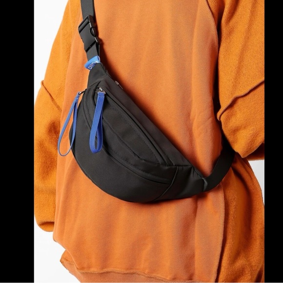 💙 Women’s Black Double Front Pockets Sporty Adjustable Strap Fanny Pack - Picture 3 of 6